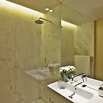 Отель Five Stars 8 Building Лиссабон