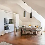 Five Stars 8 Building Отель 4*