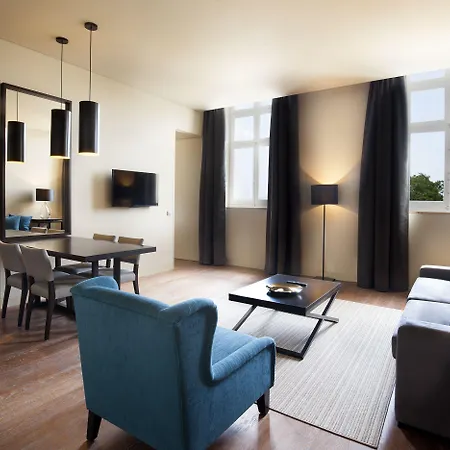 Five Stars 8 Building Hotell