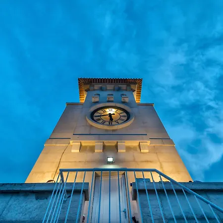 Five Stars 8 Building Hotell