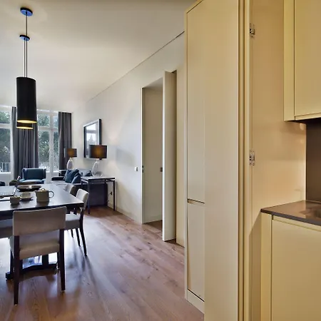 Five Stars 8 Building Hotel