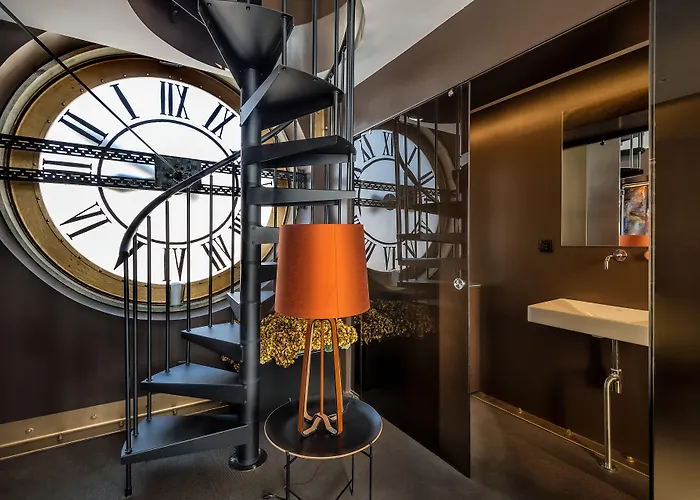 Five Stars 8 Building Hotel 4*