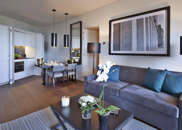 Hotel Five Stars 8 Building