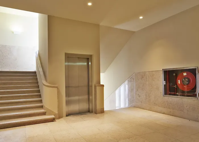 Five Stars 8 Building Hotel 4*