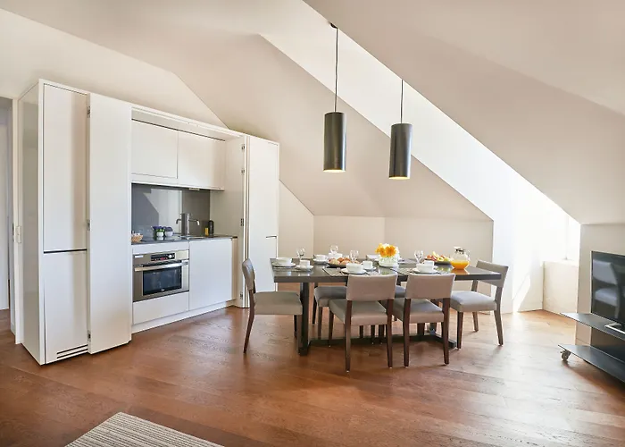 Five Stars 8 Building Hotel 4*